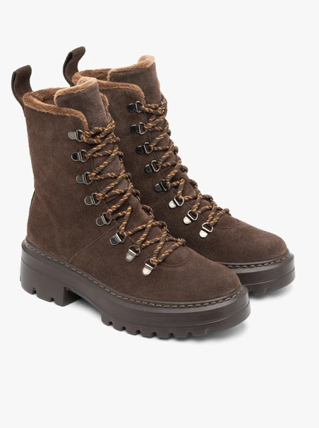 Braune Schneestiefel zum Schnüren