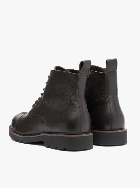 Braune Lederstiefel