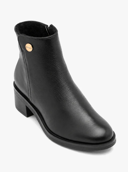Schwarze Stiefel mit Absatz aus genarbtem Leder