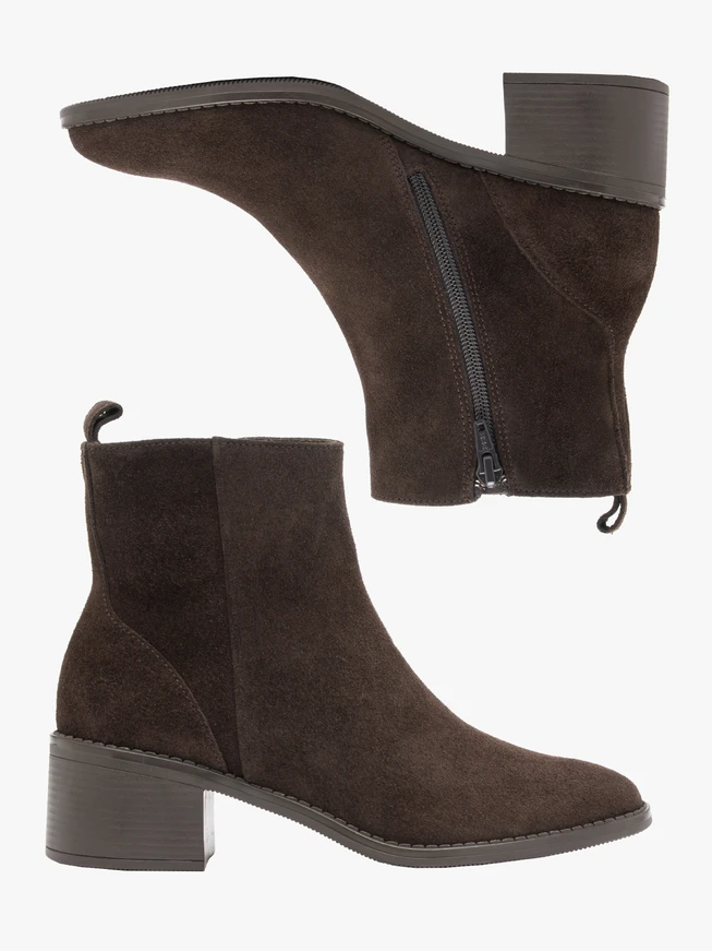 Dunkelbraune Stiletto-Stiefel aus Velours