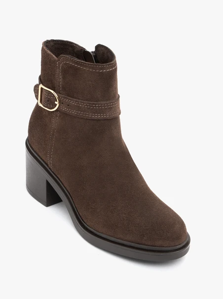 Dunkelbraune Stiletto-Stiefel mit Riemen und Schnalle