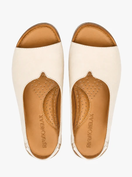 Cremefarbene Sandalen aus Glattleder