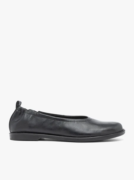 Schwarze geknitterte Ballerinas