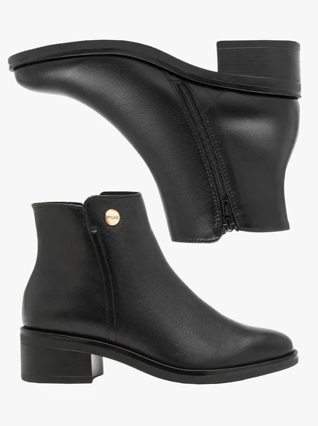 Schwarze Stiefel mit Absatz aus genarbtem Leder