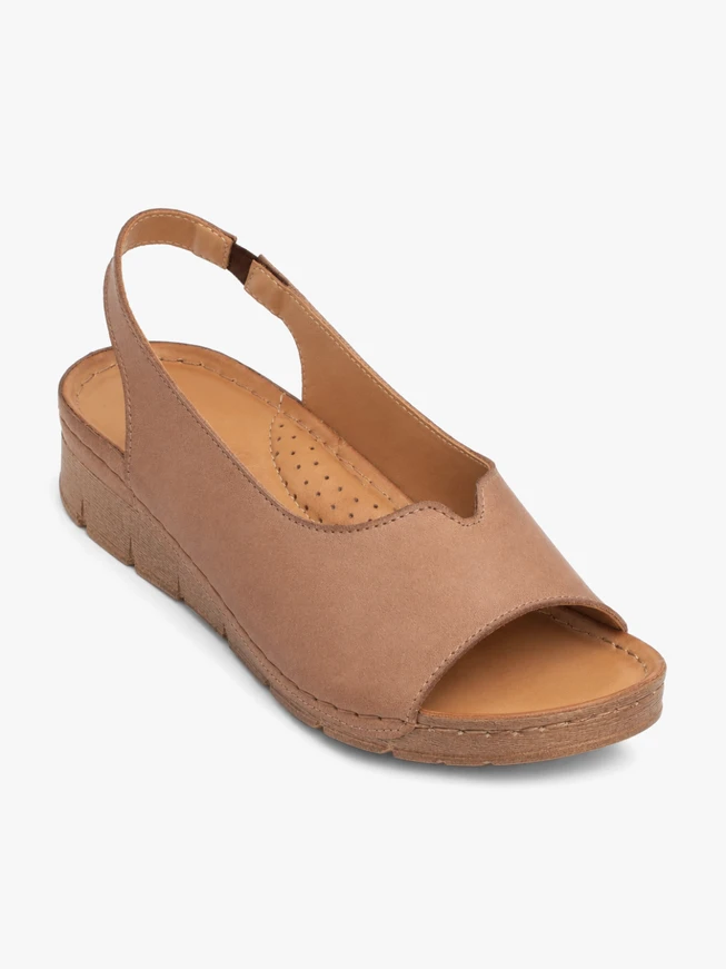 Hellbraune Sandalen aus genarbtem Leder