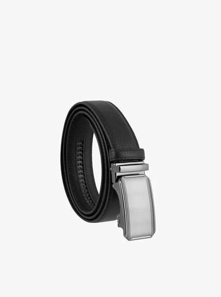 Schwarzer Gürtel aus genarbtem Leder