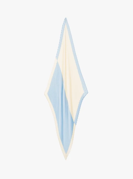Blauer Schal 50x50 cm mit cremefarbenem Muster