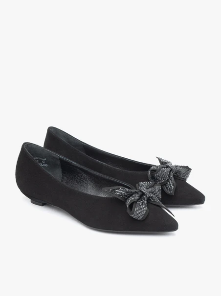 Schwarze Ballerinas mit Schleife