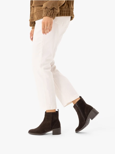 Dunkelbraune Stiletto-Stiefel aus Velours