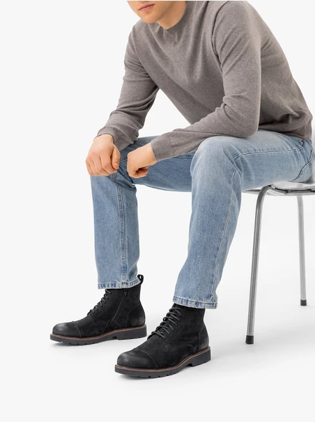Schwarze Nubuk-Stiefel