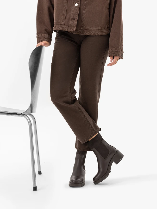 Dunkelbraune Stiefeletten mit Rippbündchen