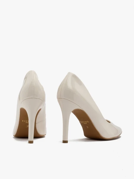Cremefarbene lackierte Stilettos mit hohem Absatz
