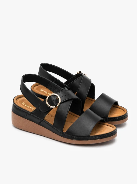 Schwarze Sandalen mit niedrigen Absätzen