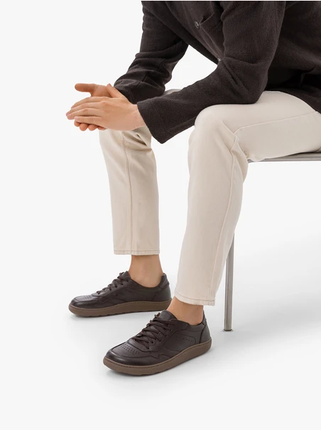 Dunkelbraune Barefoot-Sportschuhe