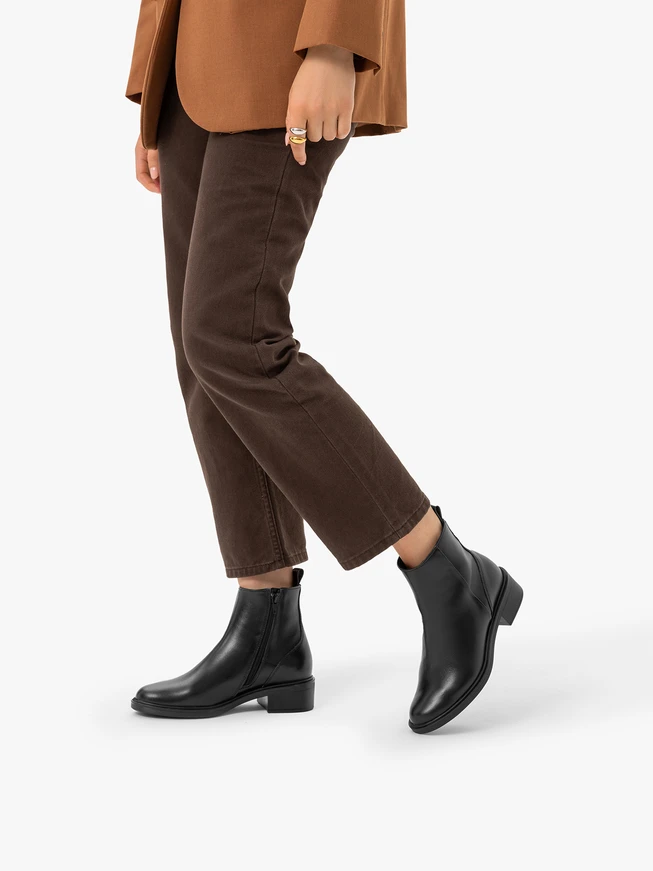 Schwarze Lederstiefel