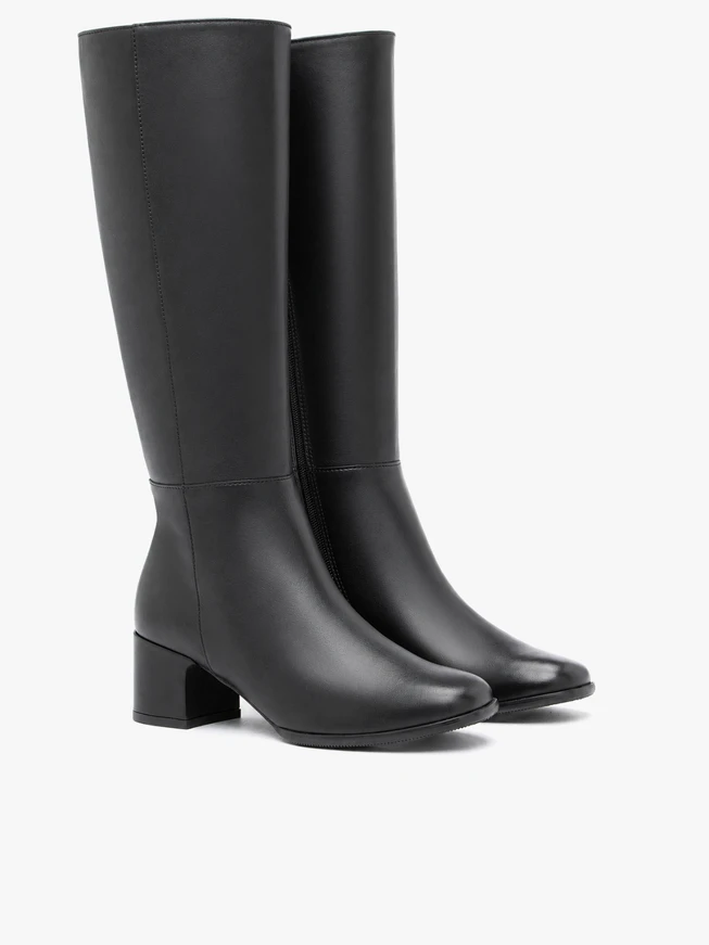 Schwarze Lederstiefel mit Absatz