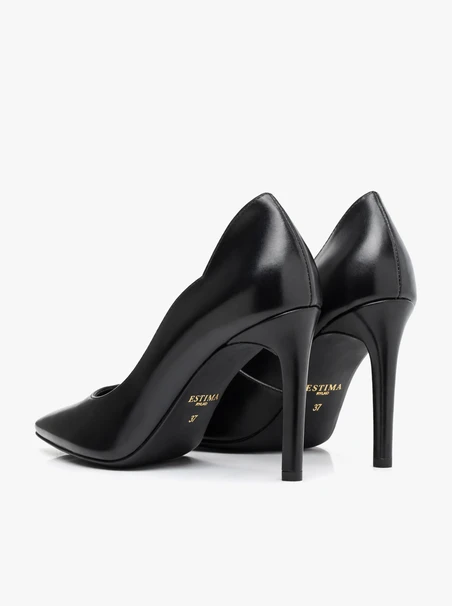 Stiletto-Pumps aus schwarzem genarbtem Leder