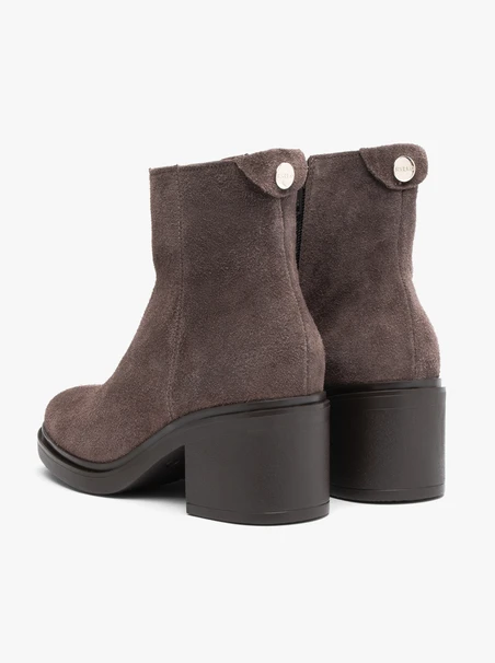 Stöckelschuhe aus braunem Velours