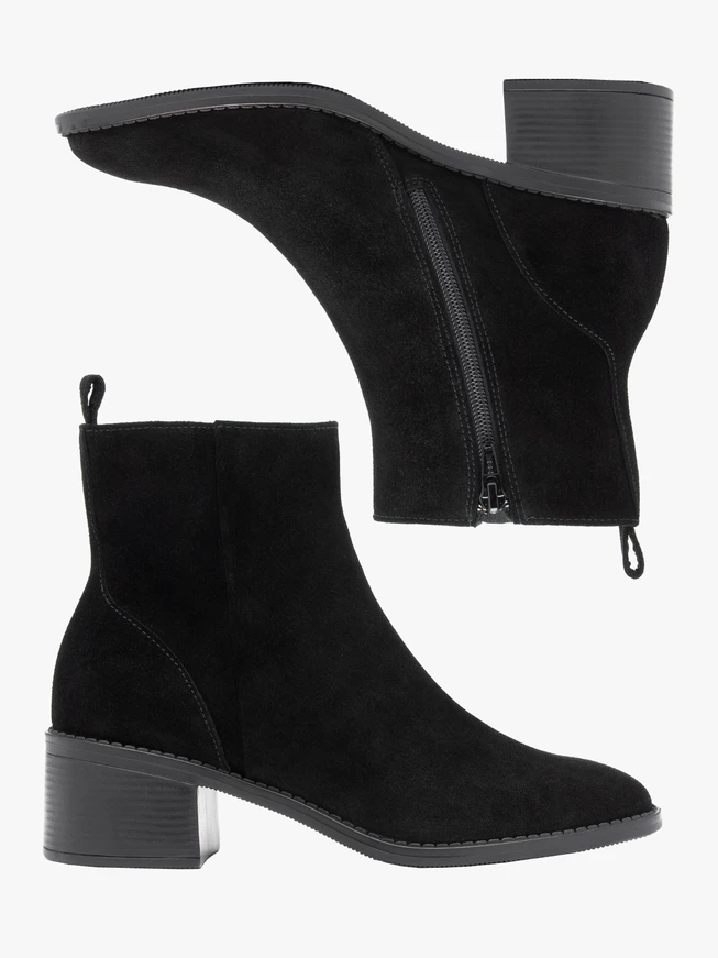 Stöckelschuhe aus schwarzem Velours