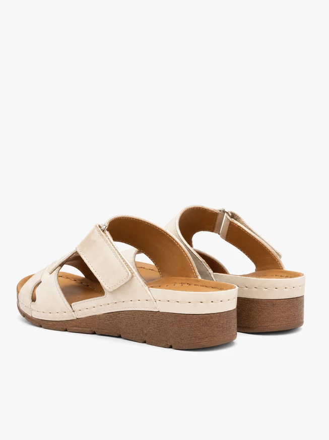 Cremefarbene Flip-Flops mit Plateau