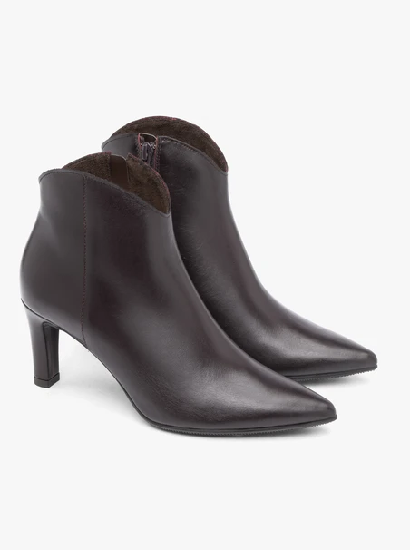 Kastanienbraune Stöckelschuhe aus Leder