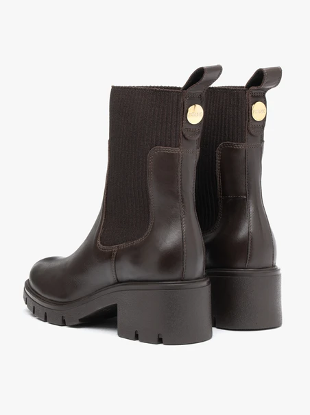 Dunkelbraune Stiefeletten mit Rippbündchen
