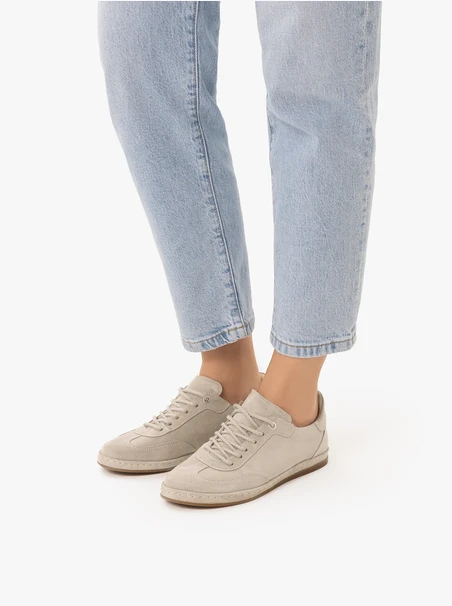Halbschuhe aus Sandvelours
