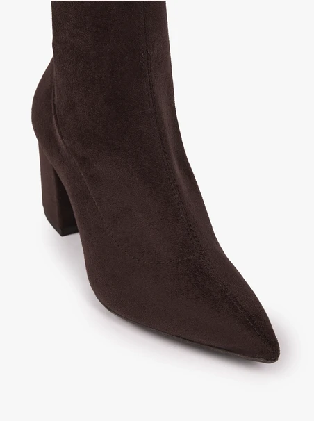 Dunkelbraune, elastische Stiefeletten