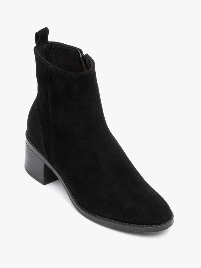 Stöckelschuhe aus schwarzem Velours