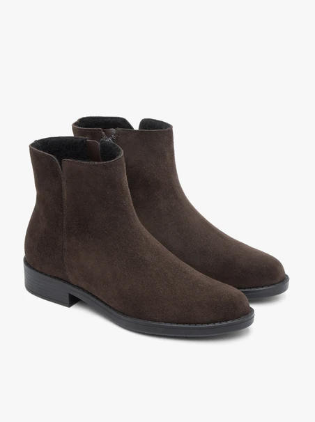 Dunkelbraune Velourstiefel