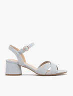 Hellblaue hochhackige Sandalen