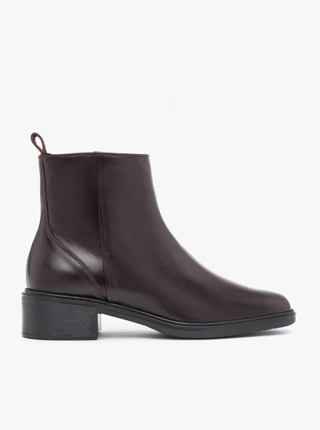 Kastanienbraune Lederstiefel