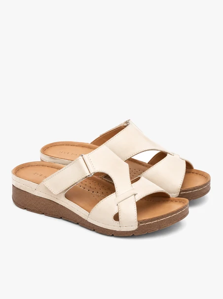 Cremefarbene Flip-Flops mit Plateau