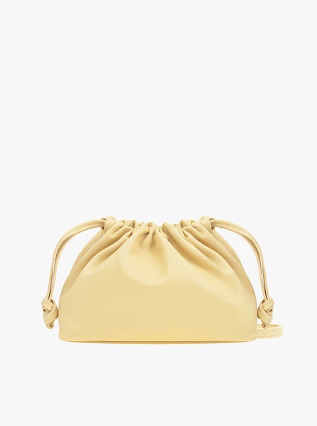 Leuchtend gelbe kleine Tasche