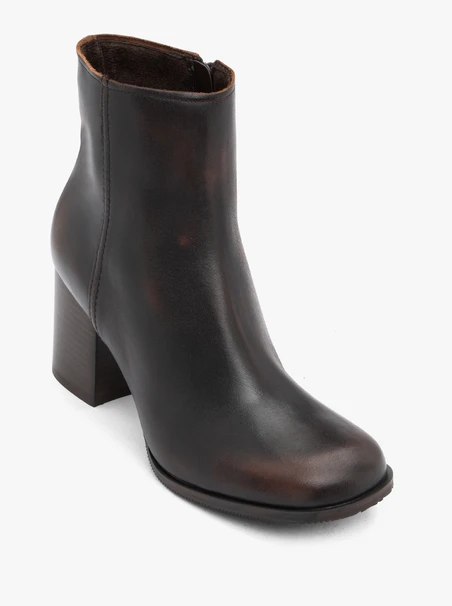 Braun genarbte Lederstiefel