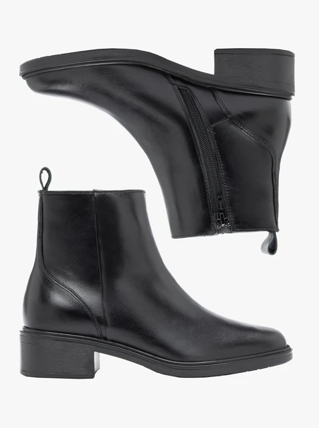 Schwarze Lederstiefel