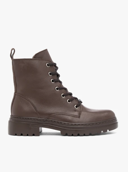 Braune Stiefeletten aus Glattleder mit einer dickeren Sohle