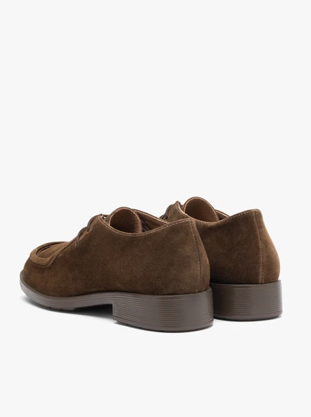 Halbschuhe aus braunem Veloursleder