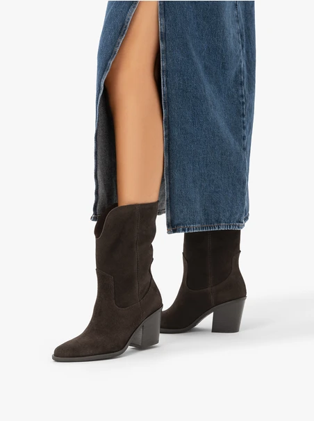 Dunkelbraune höhere Cowboystiefel