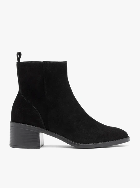 Stöckelschuhe aus schwarzem Velours