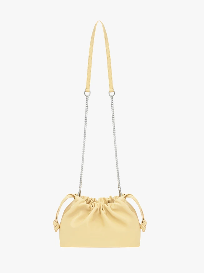 Leuchtend gelbe kleine Tasche