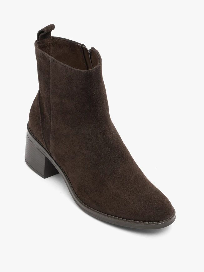 Dunkelbraune Stiletto-Stiefel aus Velours