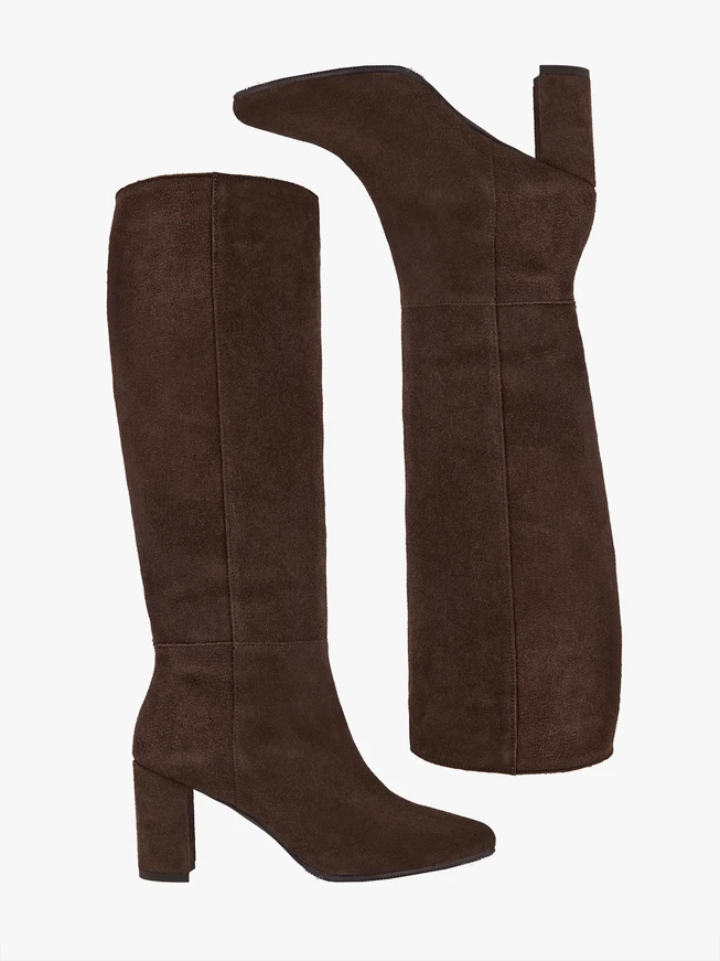 Dunkelbraune Stiefel aus Veloursleder