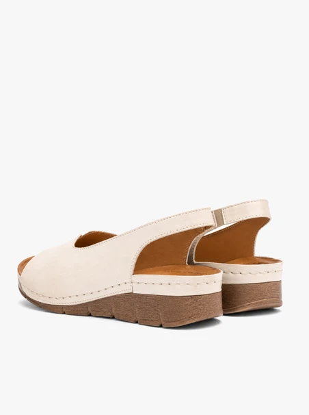 Cremefarbene Sandalen aus Glattleder