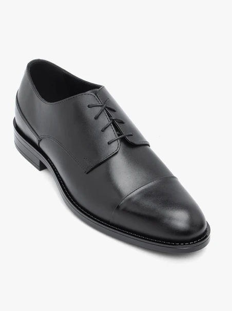 Schwarze formelle Schuhe