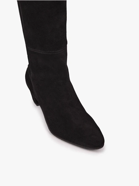 Schwarze Velourslederstiefel mit Stilettoabsatz