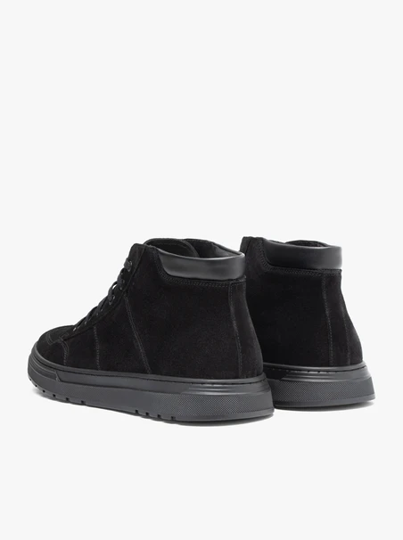 Schwarze sportliche Stiefelette