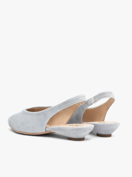 Hellblaue Slingback-Pumps mit spitzer Zehe