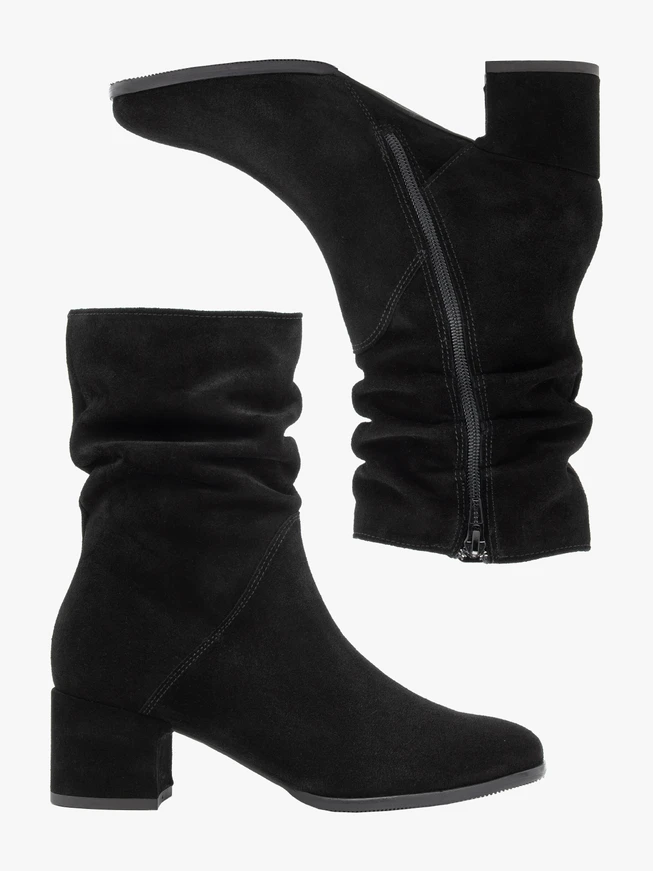 <p>Schwarze kurze Stiefel mit gerafftem Schaft</p>