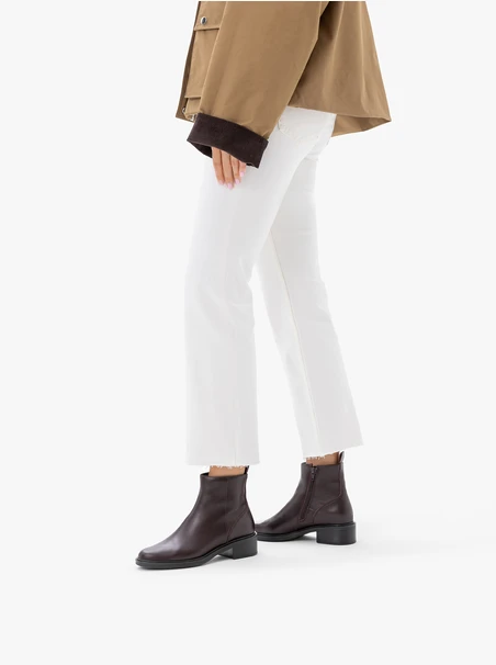 Kastanienbraune Lederstiefel